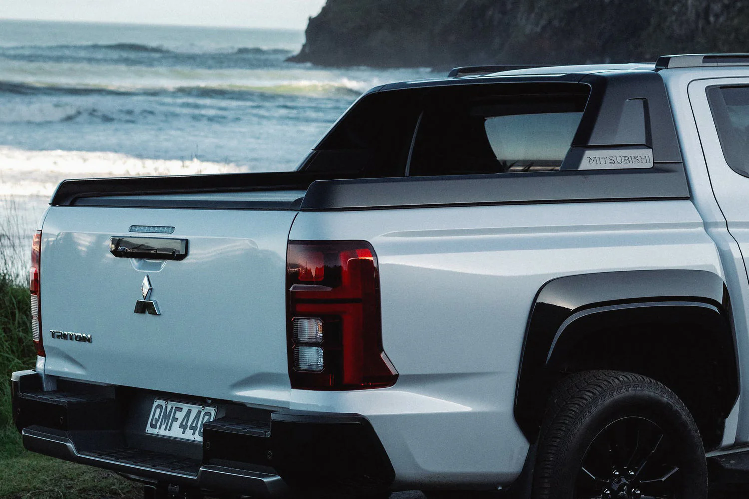 MRC-2000 Manual Roll Cover - Mitsubishi MV Triton GSR 2024+ - Image 3